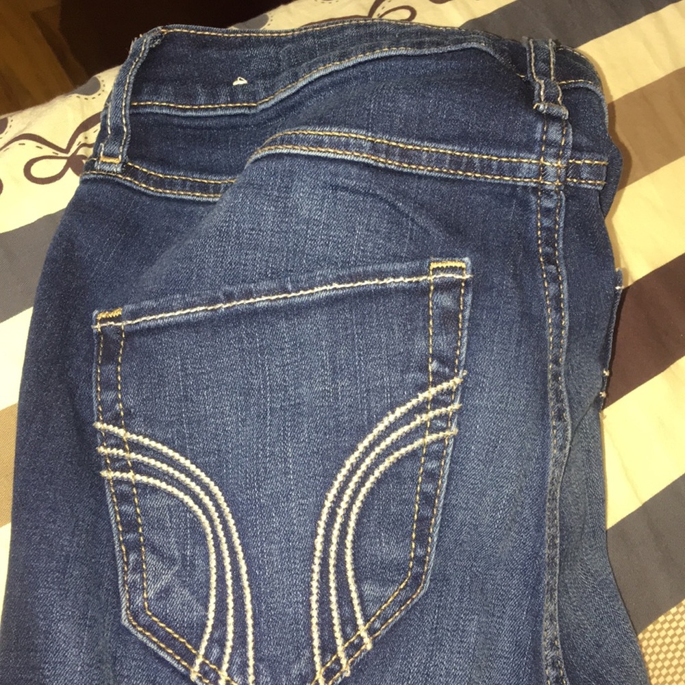 HOLLISTER DARK BLUE JEANS